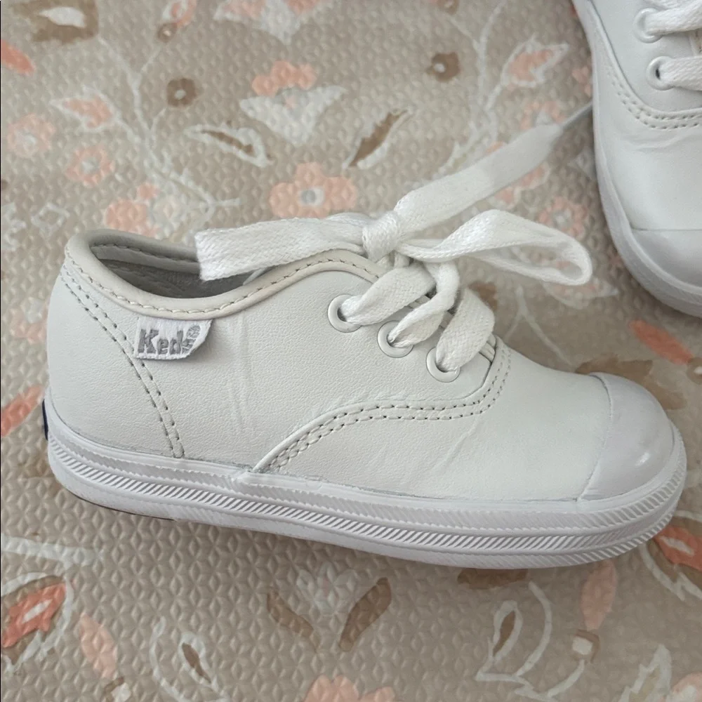 Keds Little Kids Champion Leather Lace Toe Cap Size 5.5 - Picture 3 of 9